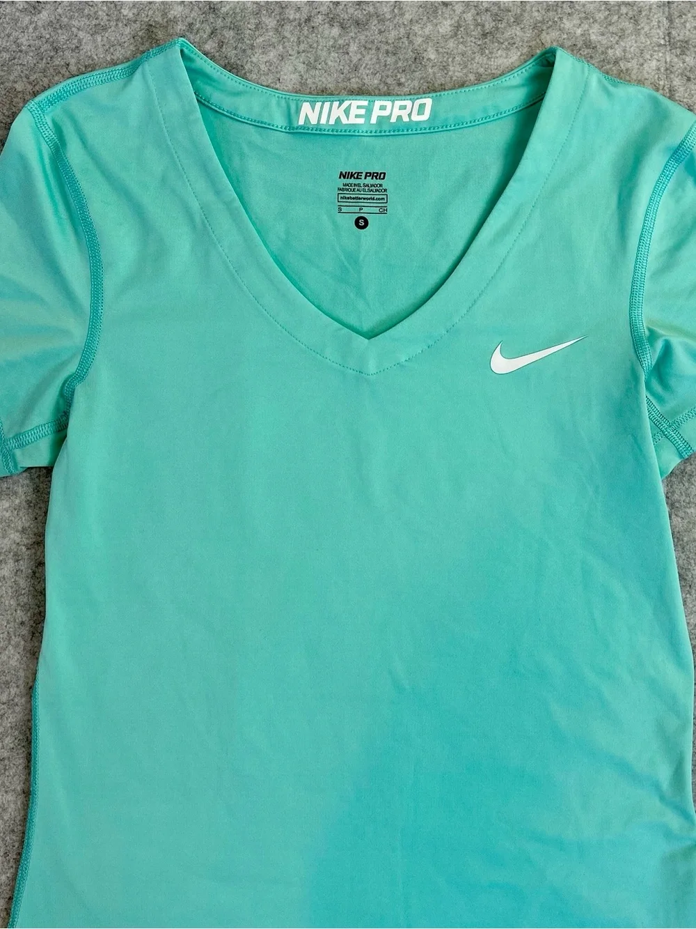 Nike Pro Women's Aqua V-Neck Athletic Short Sleeves T-Shirt / Small